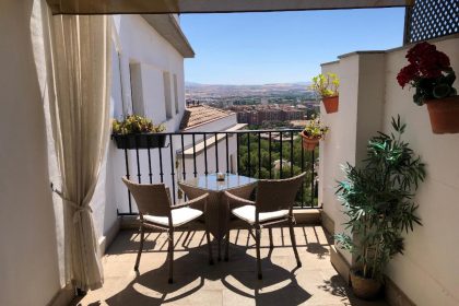 Elige tu hotel en Granada con terraza privada y disfruta de la ciudad