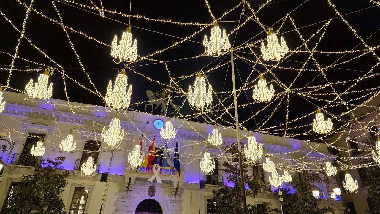 Alumbrado de Navidad en la plaza del Carmen de Granada